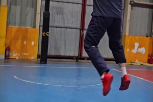 好家伙！这哥们就是姚明见了都得一愣😂